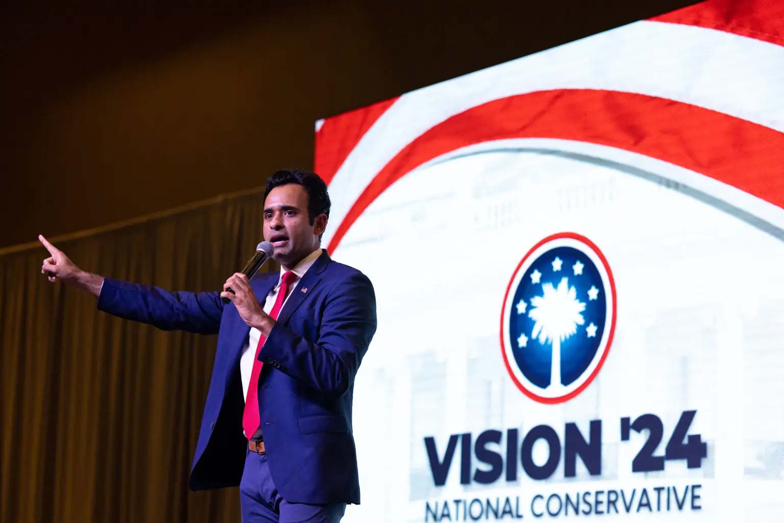 Il candidato presidenziale repubblicano Vivek Ramaswamy, che è anche autore e imprenditore, sta correndo su una piattaforma anti-woke ed è contro ESG e CEI.
