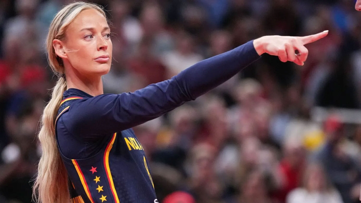 Sophie Cunningham pointing